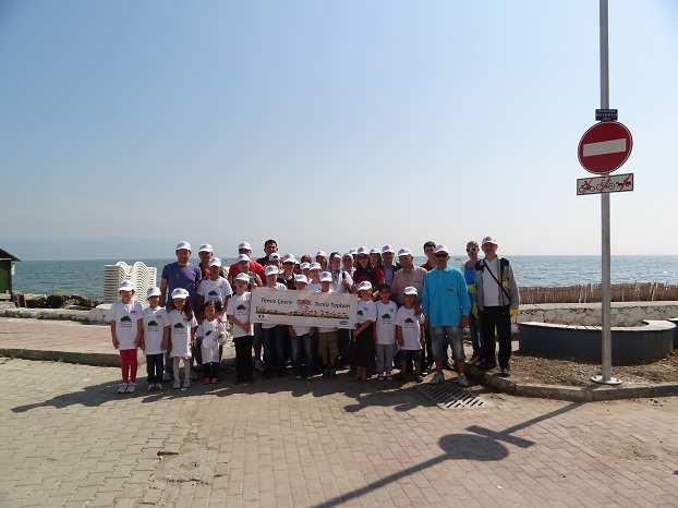 Çalışanlarımızın Çocuklarıyla Burgaz Sahilini Temizledik 2012